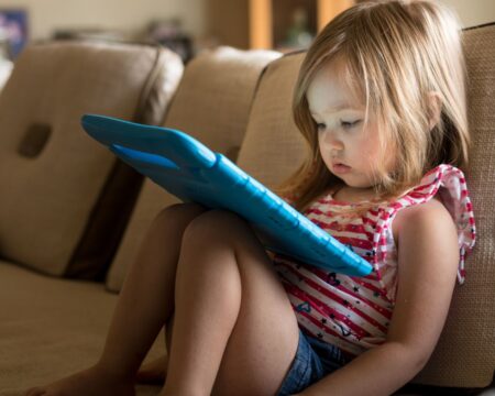 toddler using ipad screen time before bed